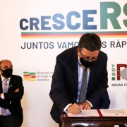 O Defensor Público-Geral, Antonio Flávio de Oliveira, participou da cerimônia e também assinou o termo de renovação.