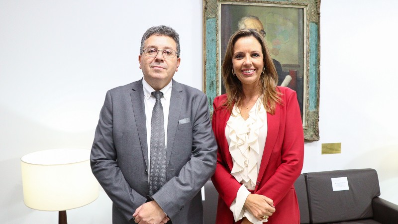 Defensor público-geral, Antonio Flávio de Oliveira, e deputada Delegada Nadine