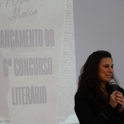 Defensora Paula Simões Dutra de Oliveira no lançamento do 6º Concurso Literário da Fase