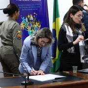 Dirigente do NUDECA, Andreia Paz Rodrigues, na cerimônia de posse do CEDICA