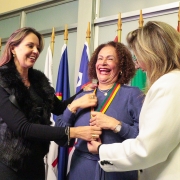Presidente do TJRS, desembargadora Iris Helena Medeiros, recebeu medalha Mérito Farroupilha