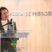 Presidente do TJRS, desembargadora Iris Helena Medeiros Nogueira, na inauguração da nova Galeria de Presidentes