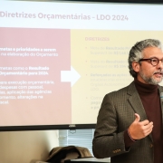 Defensora pública-geral, em exercício, acompanhou apresentação da LOA de 2024 do Estado do RS