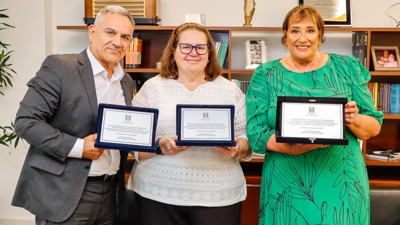 Defensores públicos aposentados foram homenageados por atuação na instituição 