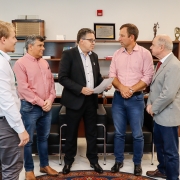 Defensor público-geral, Antonio Flávio de Oliveira; Prefeito de Vale Verde, Carlos Gustavo Schuch; deputado estadual Airton Artus