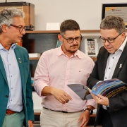 Deputado estadual Frederico Antunes; vice-prefeito de Barra do Quaraí, Mário Guilherme Scapin; e defensor público-geral, Antonio Flávio de Oliveira