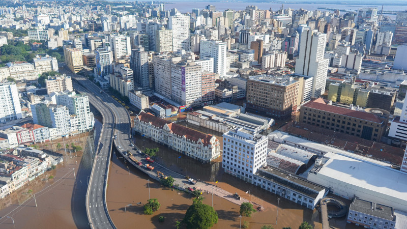 Região central de Porto Alegre durante enchente de 2024,