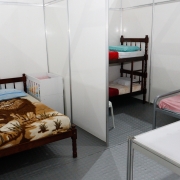 Espaço interno do CHA, com camas