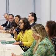 Silvia Pinheiro de Brum discursa.