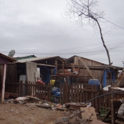 Pátio de casa na ocupação Vanderlei Tomasi.