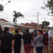 Defensor público conversa com famílias da ocupação Vanderlei Tomasi