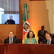 foto da mesa de autoridades com presidente do TJ, defensora e desembargador